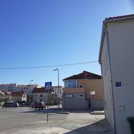 Studio Apartman Lorena 扎达尔 外观 照片